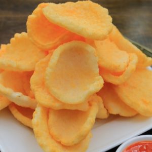 Hướng dẫn cách chiên bánh phồng tôm bằng dầu và lò vi sóng